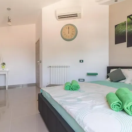 Ferienhaus Mit Privatpool Fuer 18 Personen Ca 400 Qm In Valtura, Istrien Suedkueste Von Istrien *
