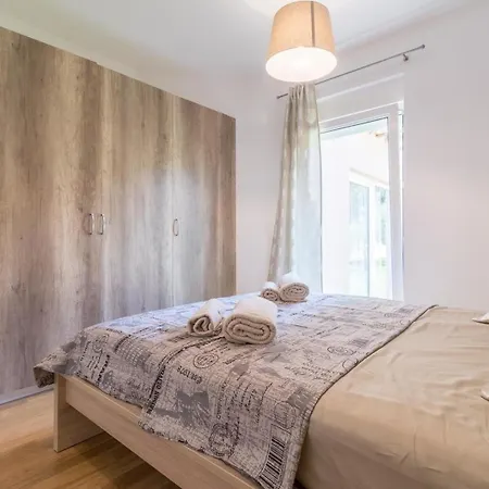 Ferienhaus Mit Privatpool Fuer 18 Personen Ca 400 Qm In Valtura, Istrien Suedkueste Von Istrien Pula