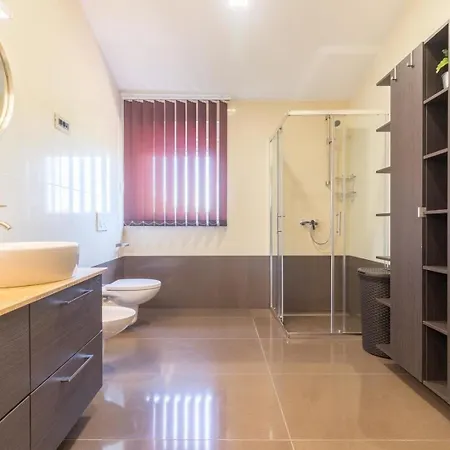 Ferienhaus Mit Privatpool Fuer 18 Personen Ca 400 Qm In Valtura, Istrien Suedkueste Von Istrien