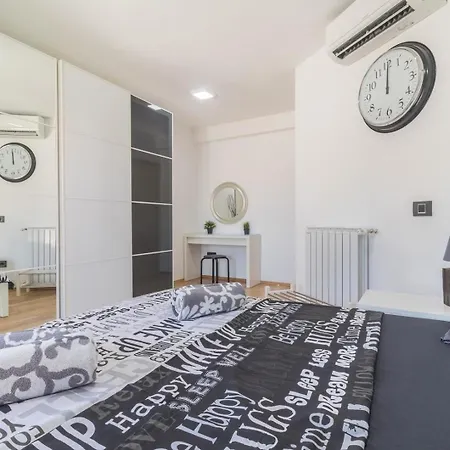 Mit Privatpool Fuer 18 Personen Ca 400 Qm In Valtura, Istrien Suedkueste Von Istrien Holiday home Pula